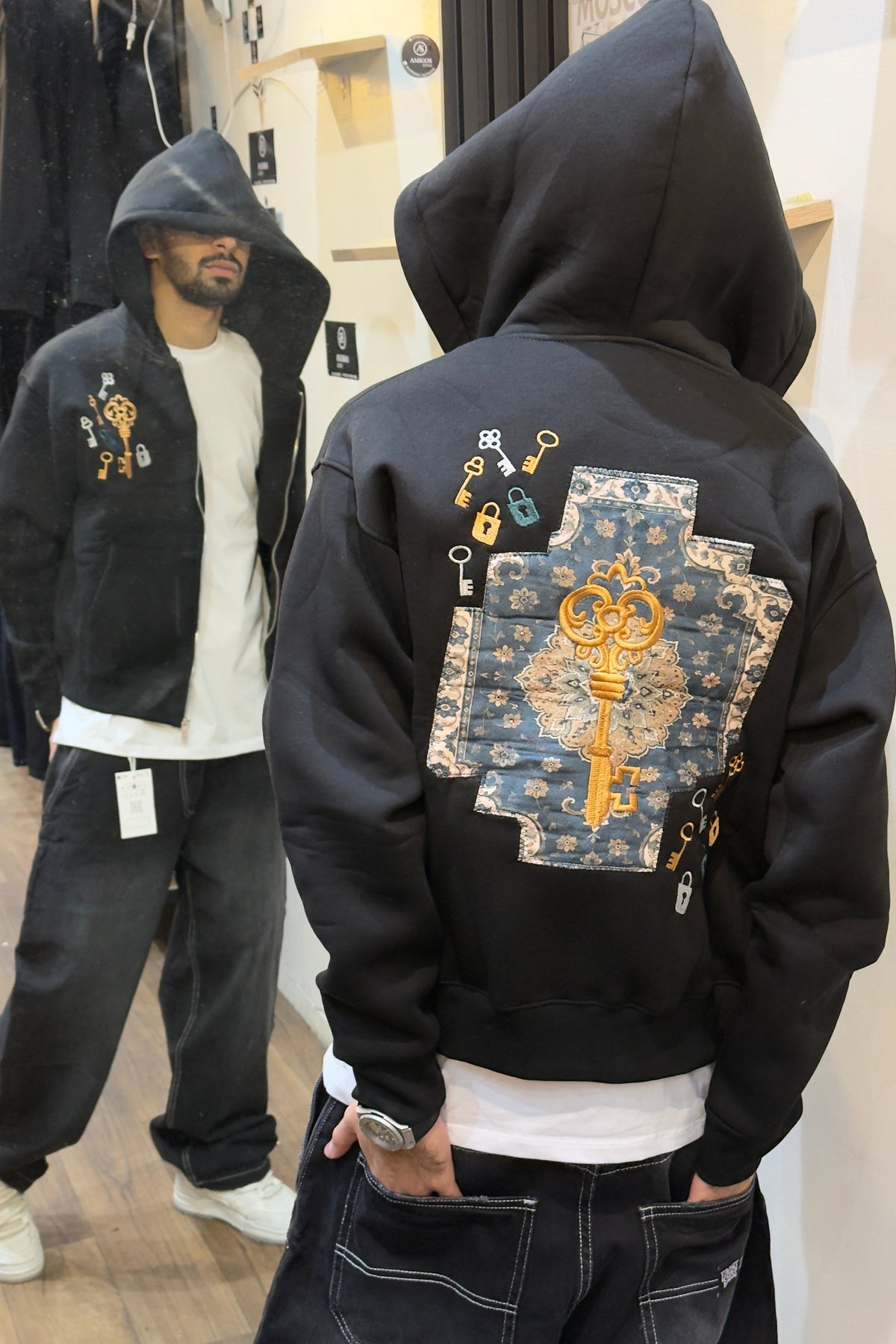 Key Graphic Zip-Up Hoodie (BLACK)