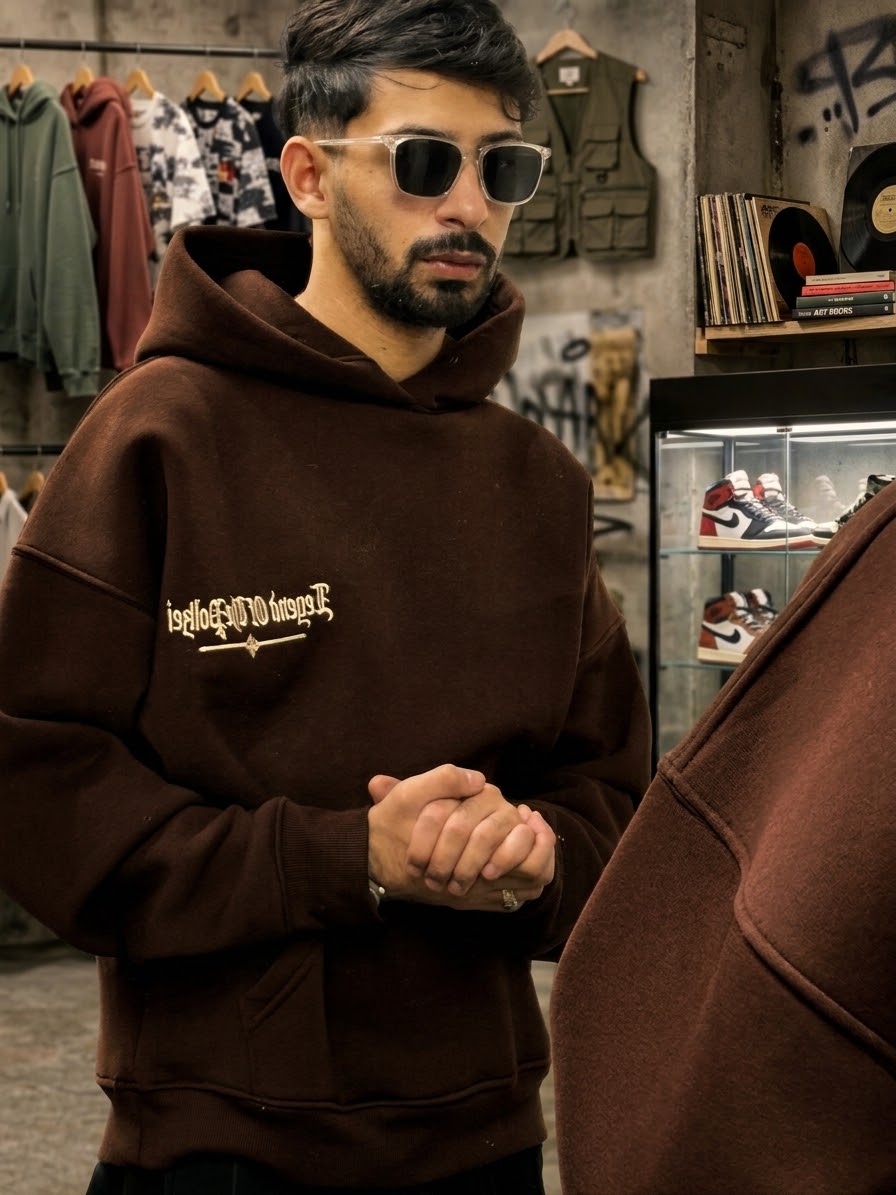 HOODIES & SWEATSHIRTS