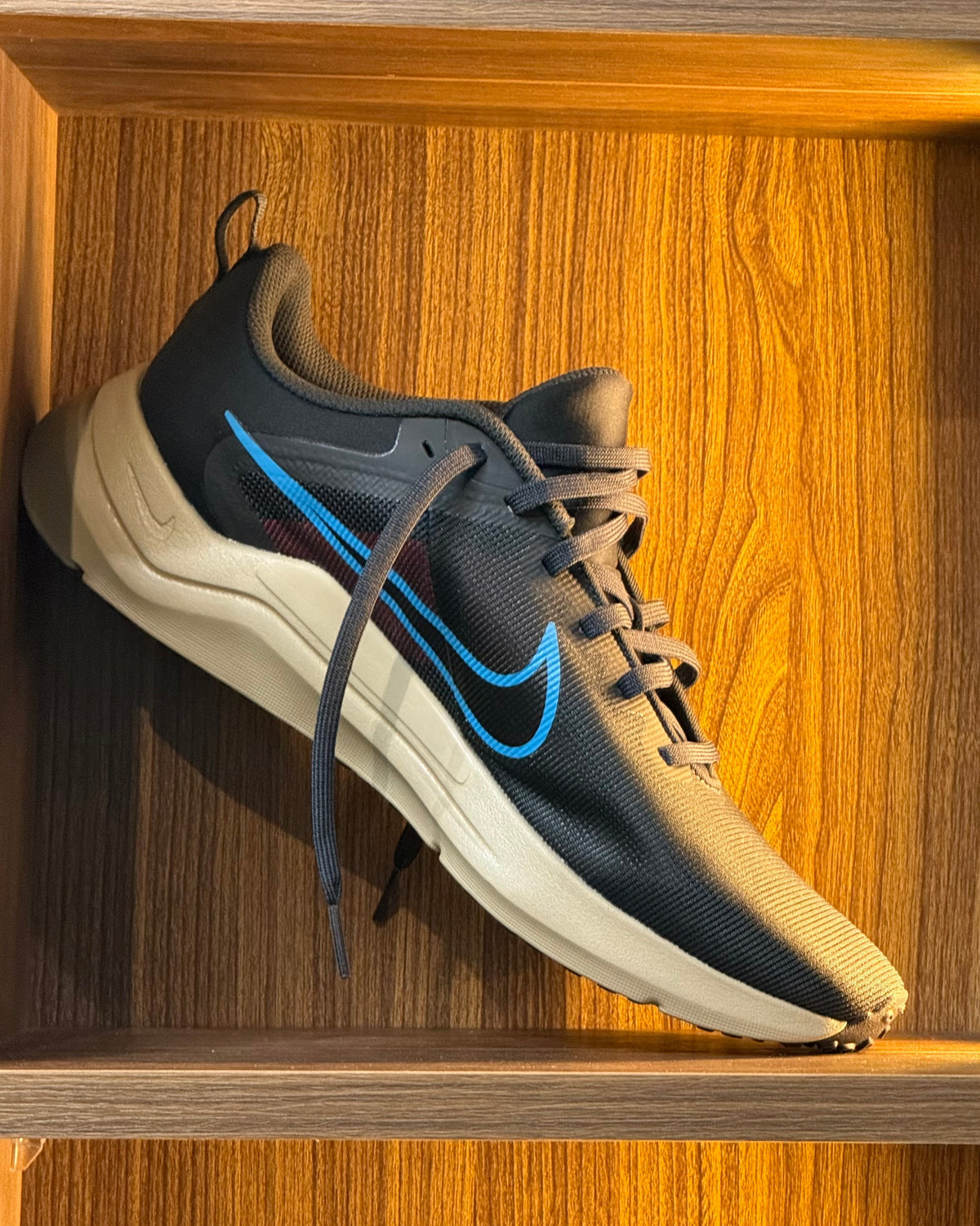 Nike Downshifter / Revolution Black & Tan Running Shoe (Original)